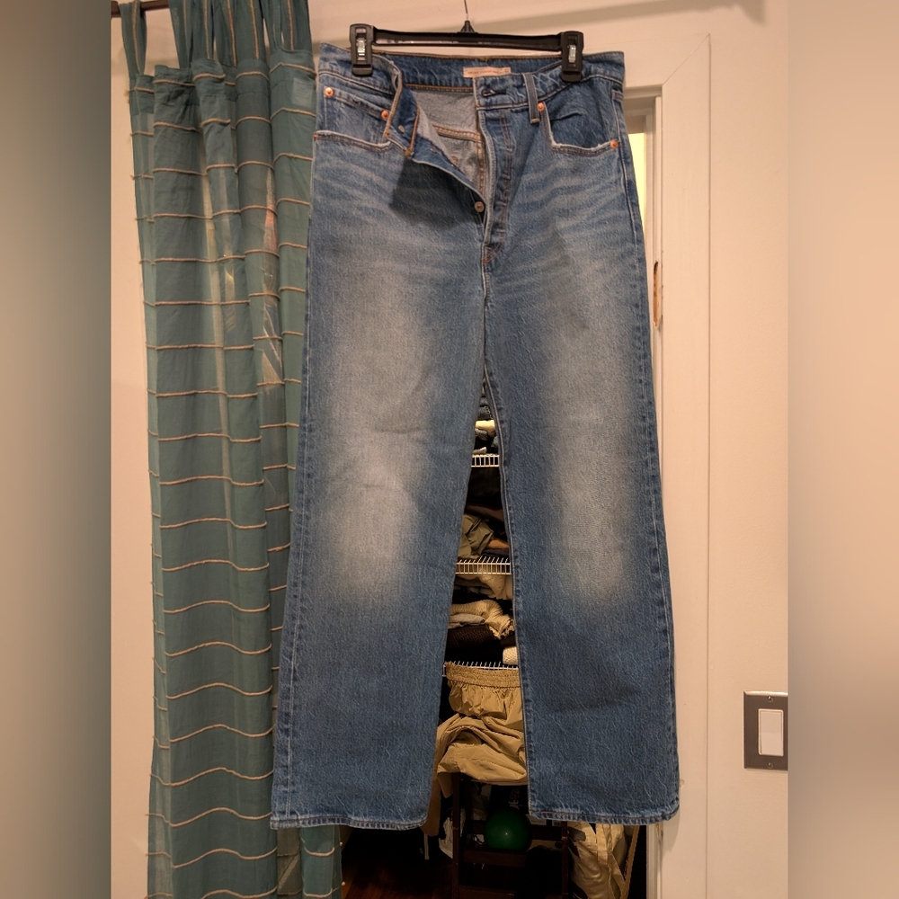 Levi's Ribcage Straight Ankle Jeans Women's Size 31 - Medium Wash